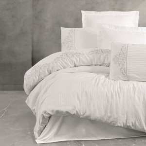 Lenjerie de pat din bumbac satinat Brode Saten Cotton Box, set 6 piese, design elegant cu broderii subtile, culoare alb pur.