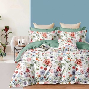 Lenjerie pat dublu model flori de primavara multicolore 1+1 gratis microfibra