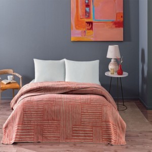 Pătură bumbac și fibră mixtă 200x220 cm, model geometric caramiziu, marca TAC, moale și călduroasă.