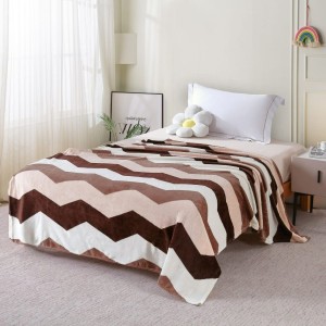 Pătură cocolino 200x230 cm cu model zig-zag în nuanțe bej, maro și crem – stil modern