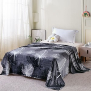 Patura cocolino negru-gri cu imprimeu alb de pene 200x230 cm