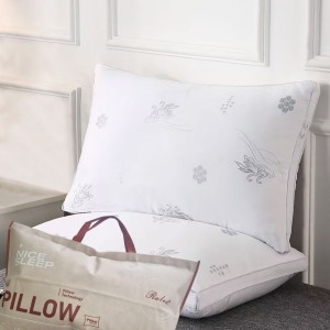 Perna 50x70 cm umpluta cu 40% puf si 60% pana de gasca, husa bumbac 100%