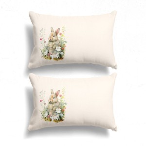 Set de 2 fețe de pernă 50x70 cm, model Vinca, cu imprimeu de iepuraș între flori delicate pe un fundal crem.
