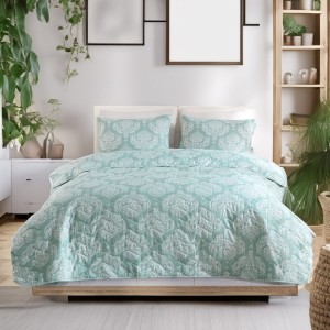 Set cuvertura matlasata 200x220 cm + 2 fete perna cu model baroc alb pe fundal verde menta