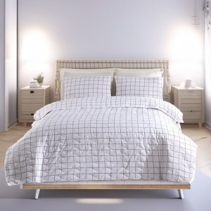 Set cuvertura matlasata 200x220 cm + 2 fete perna cu patrate alb cu gri