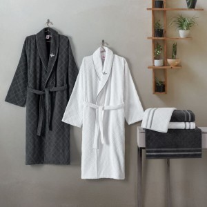 Set matrimonial Carlos Cotton Box alb gri, 2 halate si 4 prosoape brodate