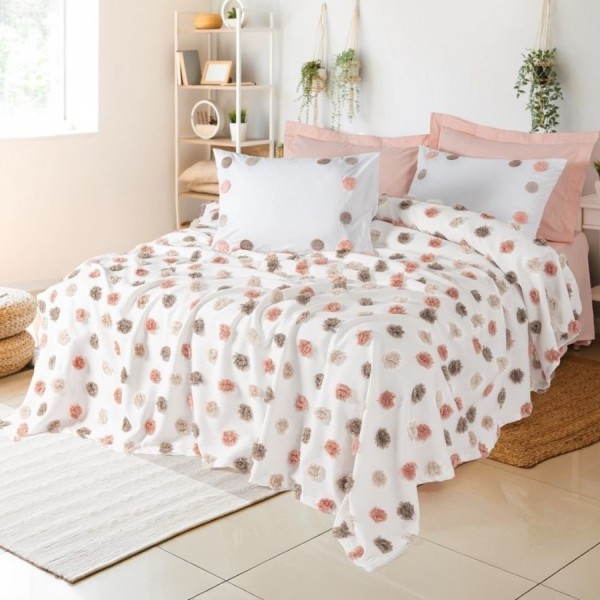 Set Alvin Somon – cuvertură jacquard reliefată și fețe pernă puff brodate, expus pe pat