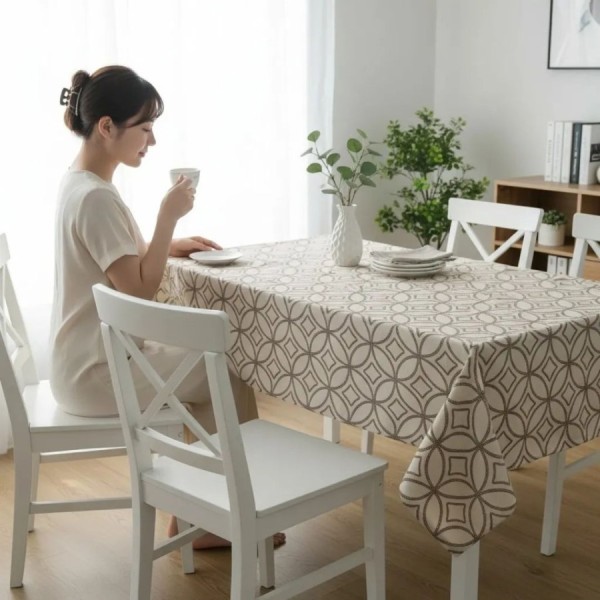 Fata de masa 120x160 cm teflonata model geometric bej cu cercuri, fabricata in Romania