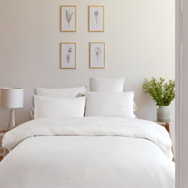 Lenjerie pat dublu cu broderie si fundite Bona Dea Dove ecru bumbac 100% ranforce prespalat Bahar Tekstil