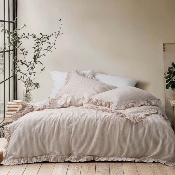 Lenjerie pat dublu cu volane Milagros Ren Mink cu dungi bej ranforce prespalat Bahar Tekstil
