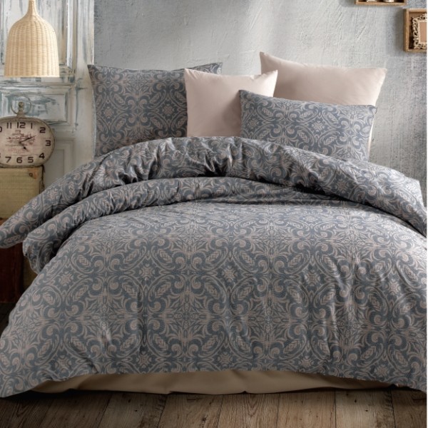 Lenjerie de pat cu design clasic maro și crem, modele elegante și rafinate