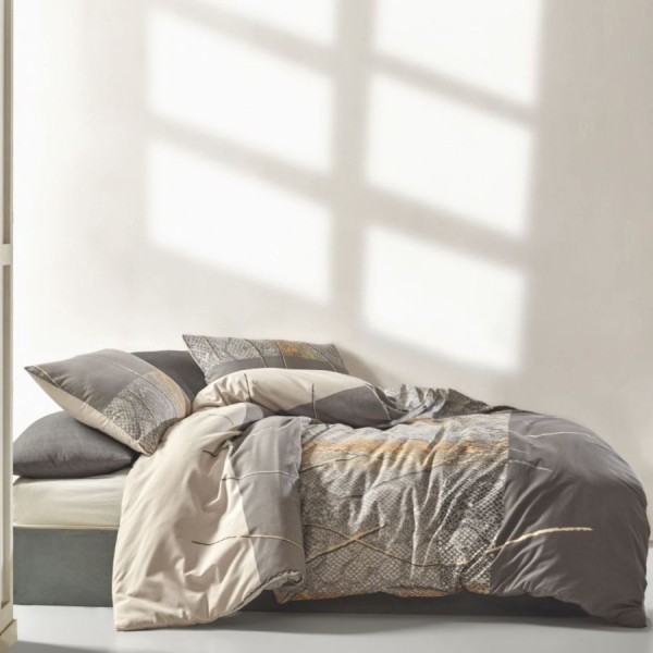 Lenjerie de pat dublu bumbac 100% ranforce Halley cu design geometric în nuanțe de gri, bej și maro.