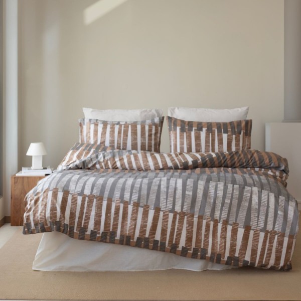 Lenjerie de pat dublu bumbac 100% ranforce Aster cu model geometric maro gri si alb