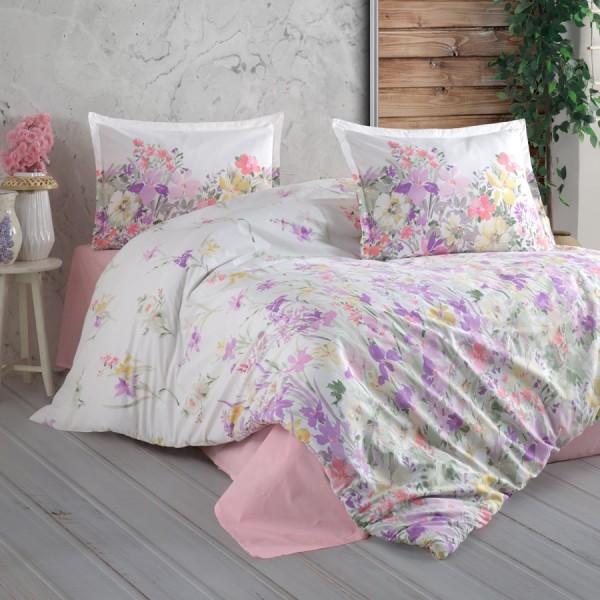 Lenjerie de pat din bumbac 100% ranforce, Pucioasa, model Arse, în nuanțe de alb, roz, mov și galben cu design floral vesel și colorat.