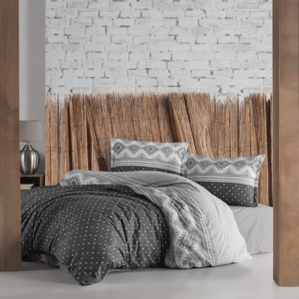 Lenjerie de pat Astera din bumbac 100% ranforce cu design etnic în tonuri de gri și negru, ideală pentru un decor modern și elegant.