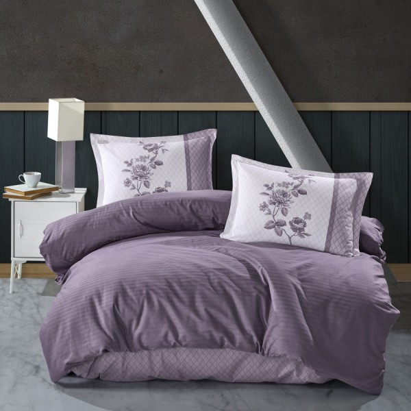Lenjerie de pat din bumbac ranforce Pucioasa, design cu dungi mov și motive florale violet pe fundal alb cu model geometric