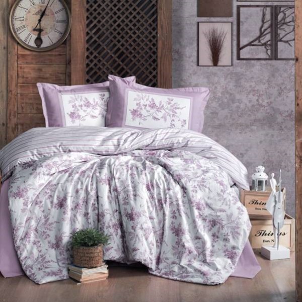 Lenjerie de pat bumbac 100% Ranforce Montera Pink cu imprimeu floral roz și alb, decorată cu dungi subtile, elegantă și modernă.
