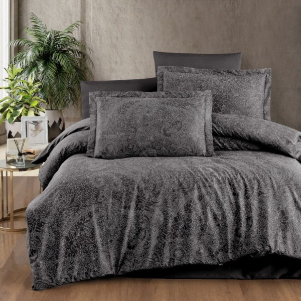 Lenjerie de pat First Choice Neva Polama bumbac satinat 220 TC model paisley gri antracit cu arabescuri argintii