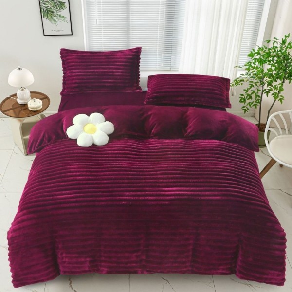 Lenjerie de pat cocolino Line bordo pentru pat dublu, material moale de inalta densitate, ideal pentru sezonul rece.