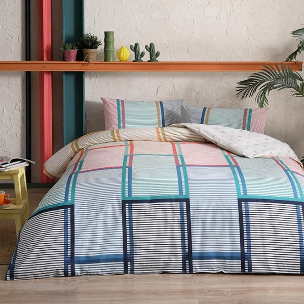 Lenjerie de pat cu elastic pentru saltea de 160x200 cm, din bumbac 100% ranforce, model Santana, cu design în dungi și carouri multicolore.