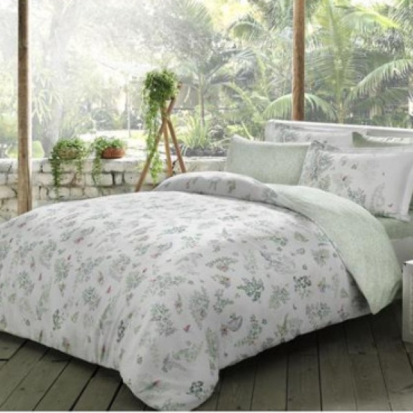 Lenjerie de pat de lux din bumbac și tencel Tac Reborn Martina cu design floral în nuanțe de verde și alb, naturală și elegantă.