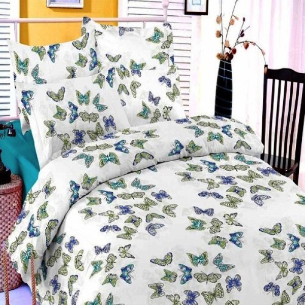 Lenjerie de pat dublu bumbac 100%, model cu fluturi colorați în albastru și verde pe fundal alb.
