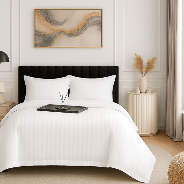 Lenjerie de pat alba din damasc policoton 4 piese cu dungi fine