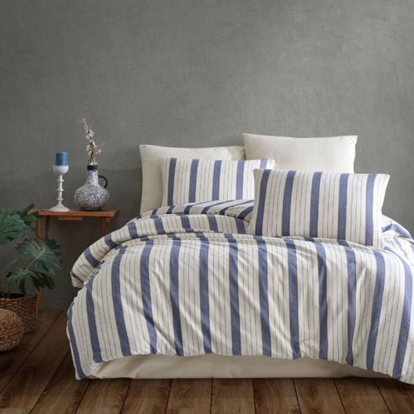 Lenjerie de pat dublu bumbac 100% ranforce Natural Denim cu design dungat în nuanțe de albastru și alb.