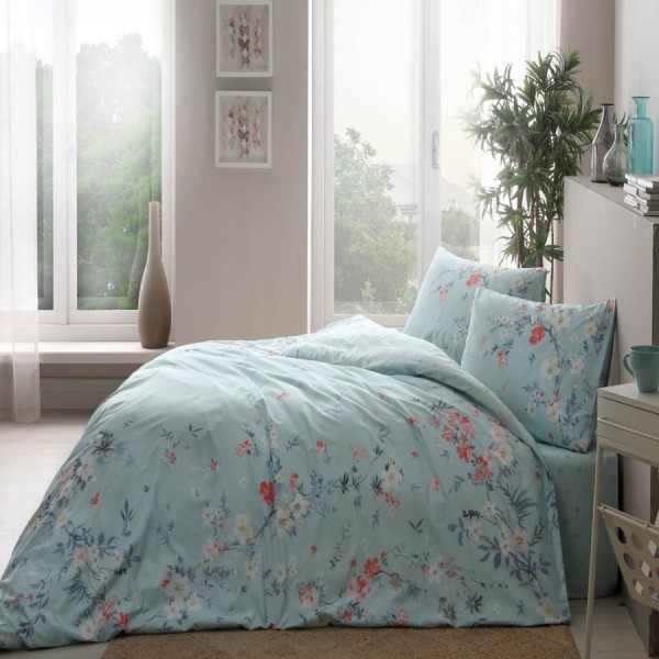 Lenjerie de pat dublu din bumbac ranforce cu model floral delicat în nuanțe de albastru, roz și alb pe fundal verde mint