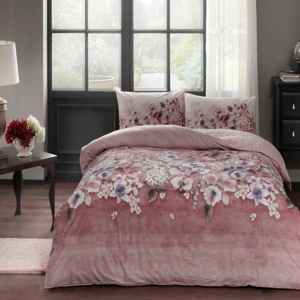 Lenjerie de pat dublu din bumbac ranforce cu model floral în nuanțe de roz pal și mov, flori mari și frunze stilizate pe fundal roz degrade