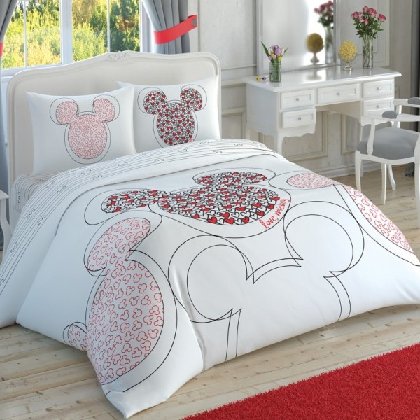 Lenjerie de pat dublu Tac Love Mickey Glow, albă cu capete Mickey Mouse umplute cu inimioare roșii și negre fosforescente, din bumbac satinat