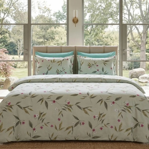 Lenjerie de pat dubla bumbac 100% satinat model cu flori si frunze verde pastel, 4 piese, fabricata in Romania