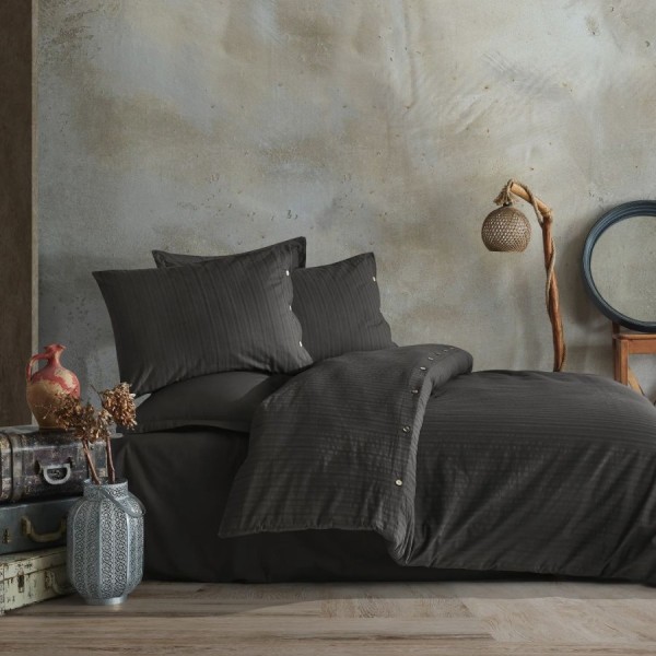 Lenjerie de pat dublu neagra cu textura geometrica in relief si nasturi decorativi