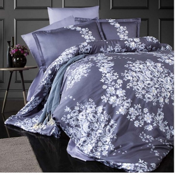 Lenjerie de pat bumbac satinat model Melrose cu model floral alb, accente elegante și fundal gri închis