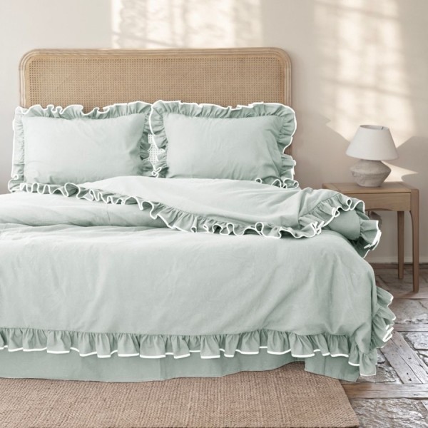 Lenjerie de pat flanel Josef silver gri First Choice, model uni cu volane decorative si contur alb