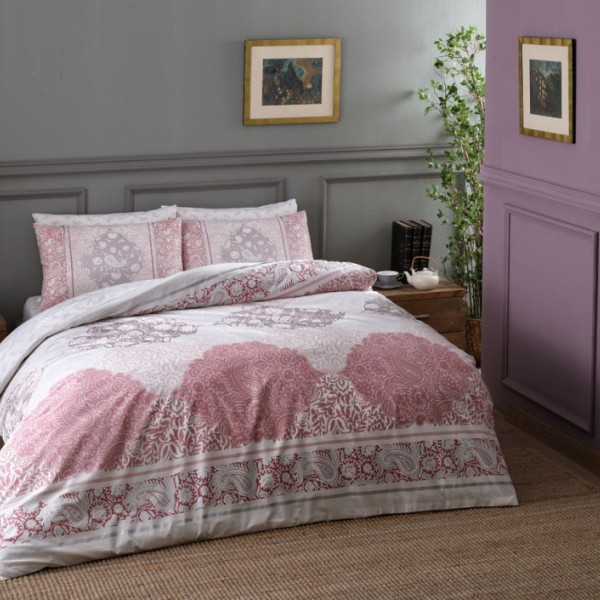 Lenjerie de pat Ranforce Aryan Pink cu design elegant în roz și alb decorată cu motive florale