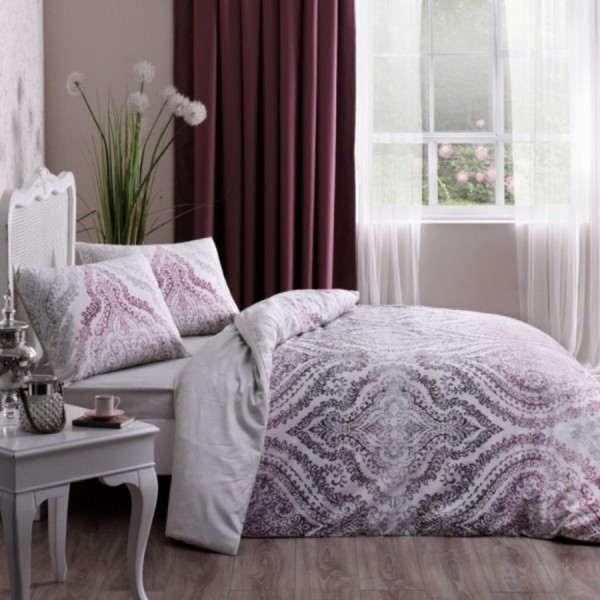 Set de lenjerie de pat TAC Divina Lila în bumbac ranforce, într-un dormitor elegant cu decor vintage