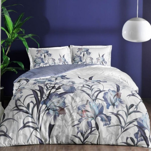 Lenjerie pat 1 persoana TAC Mako Satin Sarina cu flori de iris albastre si imprimeu floral elegant pe fundal alb