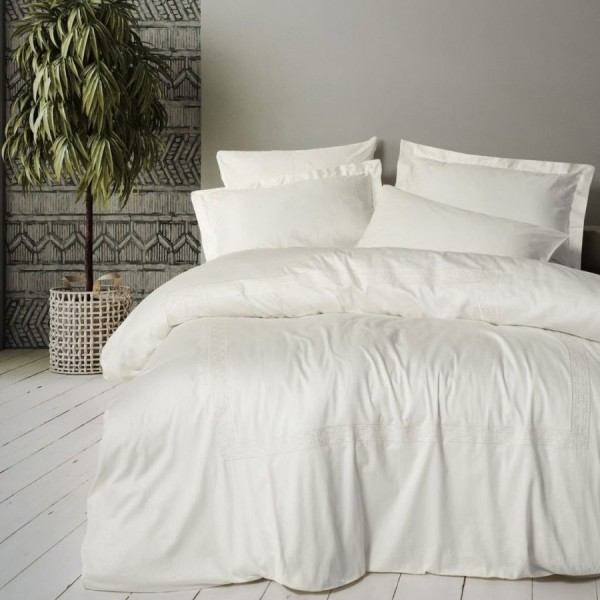 Lenjerie pat dublu bumbac satinat 100%, CottonBox Luxe Ecru cu broderie eleganta