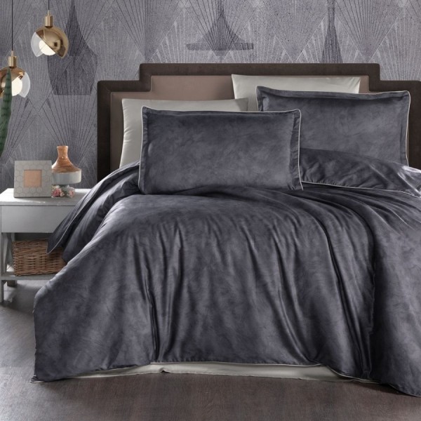 Lenjerie de pat de lux model Marlene Cobalt, culori gri albastrui, material satin premium, set 6 piese, aspect sofisticat.