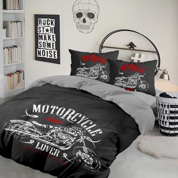 Set de lenjerie din bumbac 100% ranforce cu imprimeu digital și tematică motociclistă, oferind un design modern și durabil.