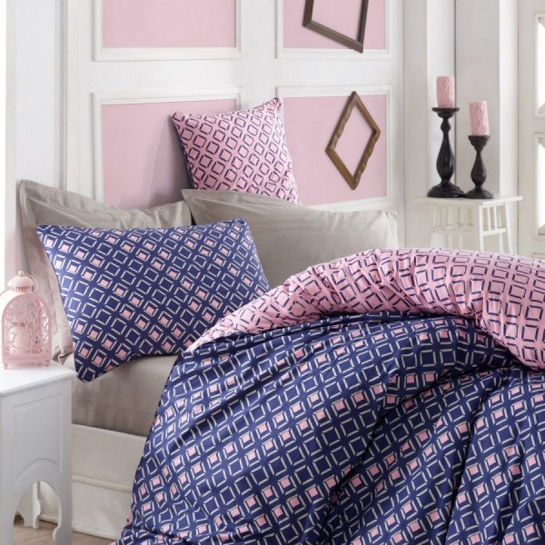 Lenjerie pat dublu bumbac 100% ranforce Cotton Box Like Dusty Rose, design geometric în albastru închis și roz prăfuit.