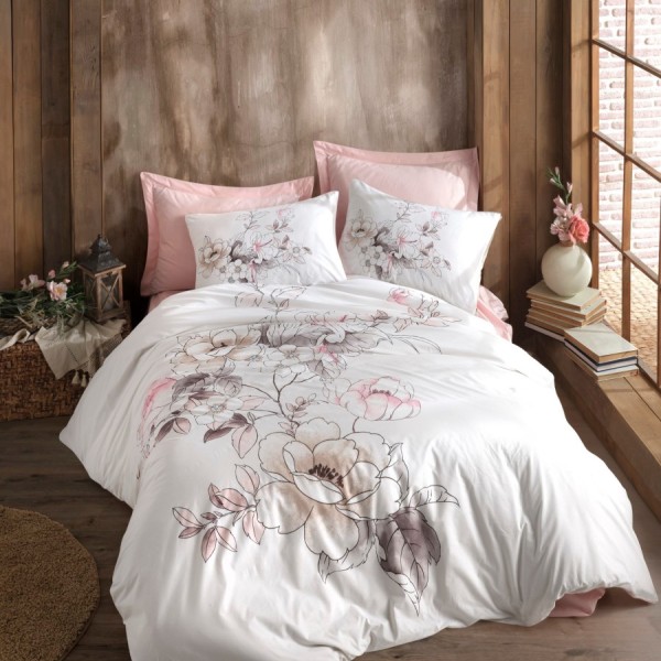 Lenjerie de pat dublu din bumbac 100% ranforce, model Loving Pink, cu design floral roz și bej pe fundal alb.