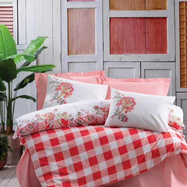 Lenjerie de pat din bumbac 100% ranforce, model Oregano Pink, motive florale și carouri în nuanțe de roz, roșu și alb