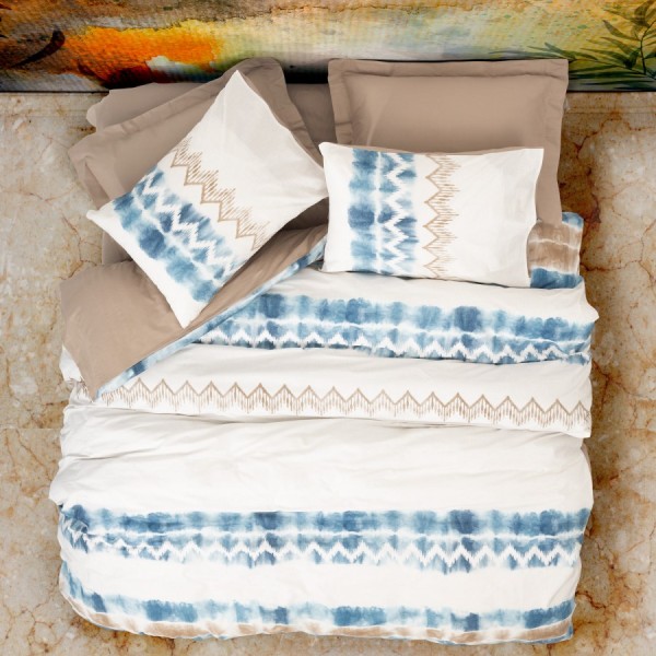 Lenjerie de pat din bumbac ranforce 100% cu model geometric și zig-zag în nuanțe de albastru și maro deschis, decorată cu detalii etnice și motive în degrade