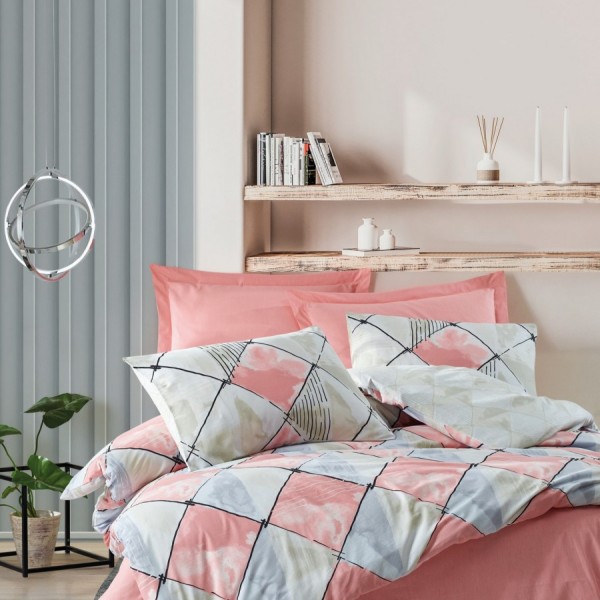 Lenjerie de pat dublu din bumbac 100% ranforce, model Tentragon Pink, cu design geometric în nuanțe de roz, alb și gri pe fundal alb.