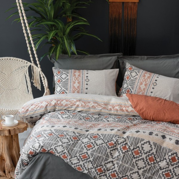 Lenjerie de pat Cottonbox, din bumbac 100% ranforce, cu model geometric în nuanțe de gri, negru și portocaliu pe fundal gri