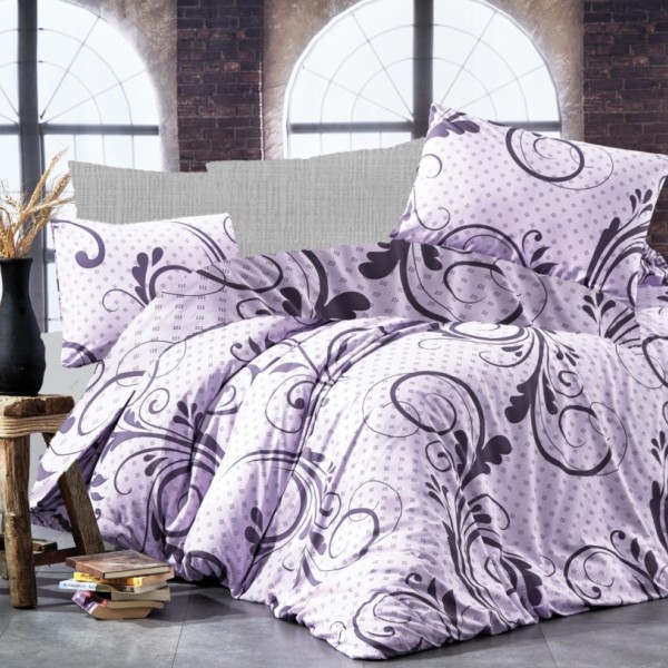 Lenjerie de pat dublu colecția Dream Nazenin Home cu 6 piese și design floral și geometric în nuanțe de lila și gri pe fundal lila deschis.