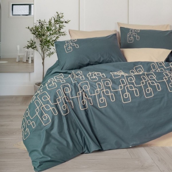 Lenjerie pat dublu bumbac 100% ranforce Cotton Box Kerja Gri, cu broderie geometrică bej pe fundal gri petrol, stil minimalist și modern