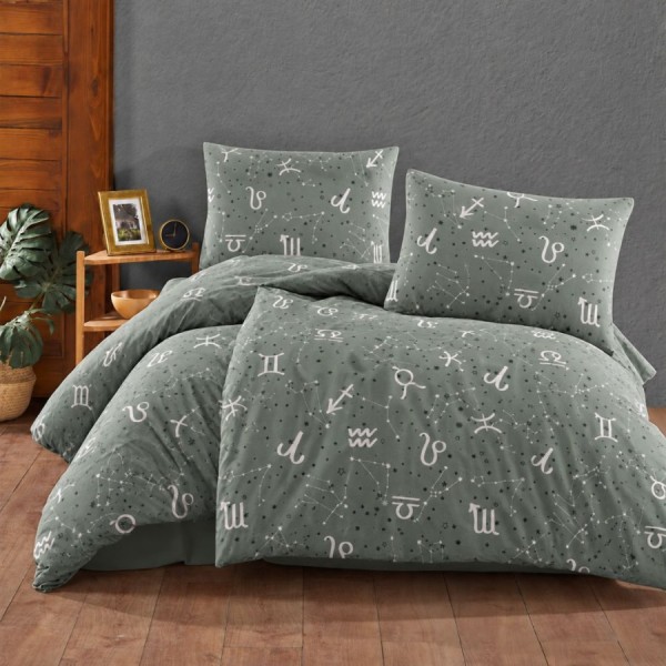 lenjerie pat dublu Goodnight Moonmist verde salvie bumbac ranforce cu zodii si constelatii First Choice